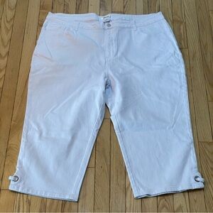 Massey Women's White Jean Capris Rhinestone‎ detail Plus sz 26W